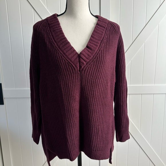 Express Sweaters - Express Oversized Burgundy Chunky Knit V-Neck Sweater XS | Hi-Low Hem Cozy